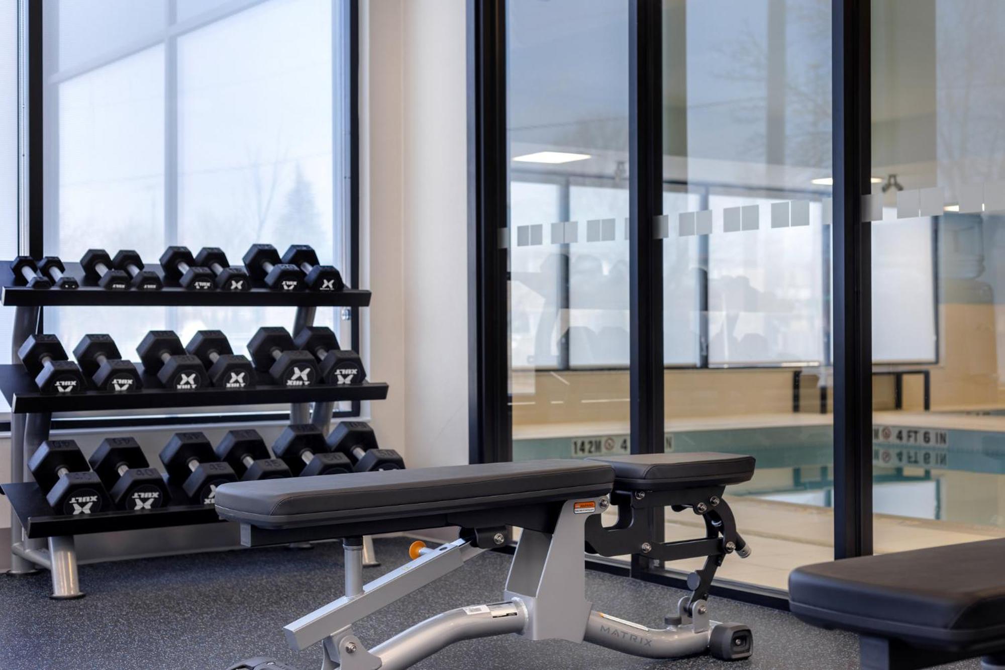 Holiday Inn Express & Suites St Thomas セントトーマス エクステリア 写真