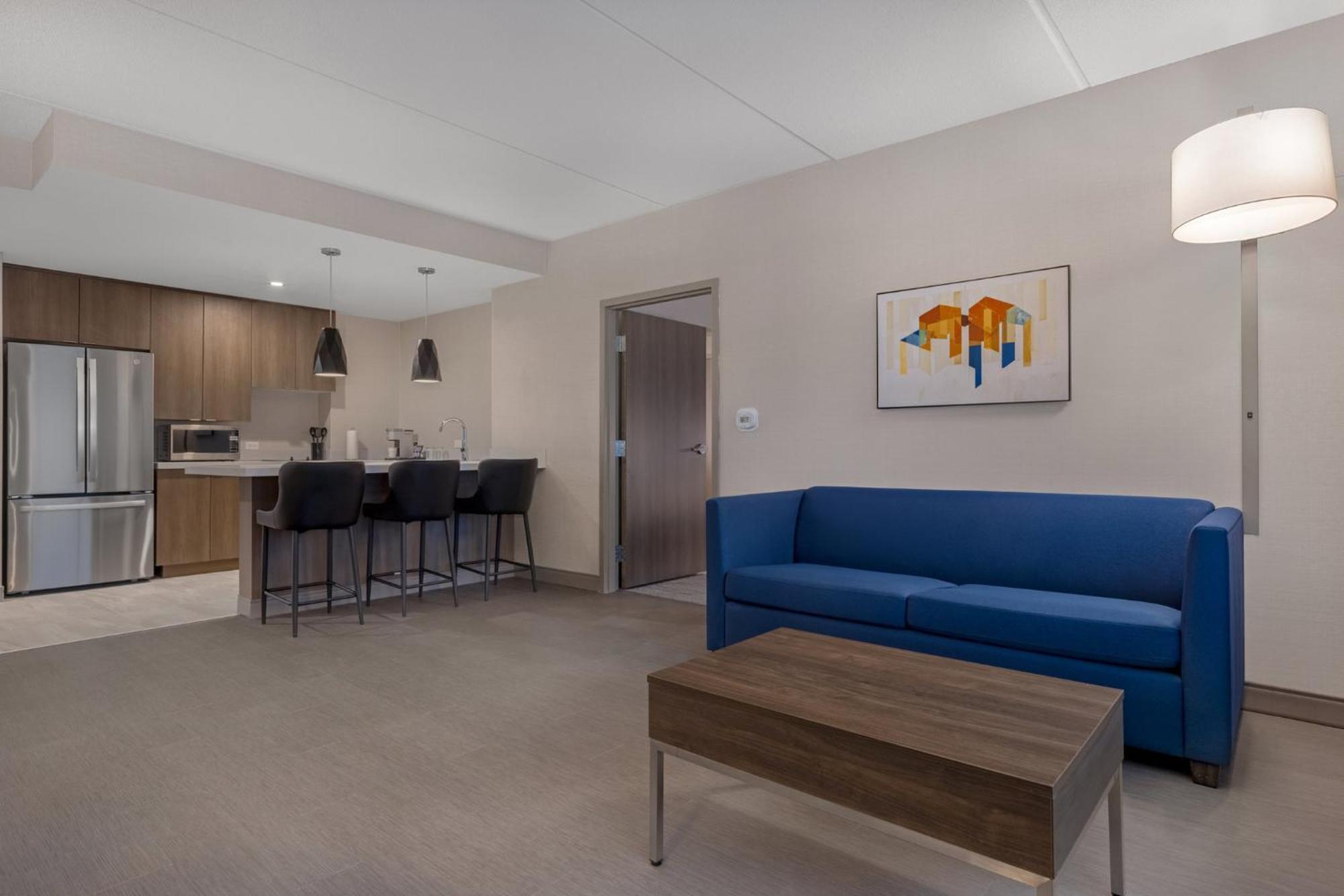 Holiday Inn Express & Suites St Thomas セントトーマス エクステリア 写真