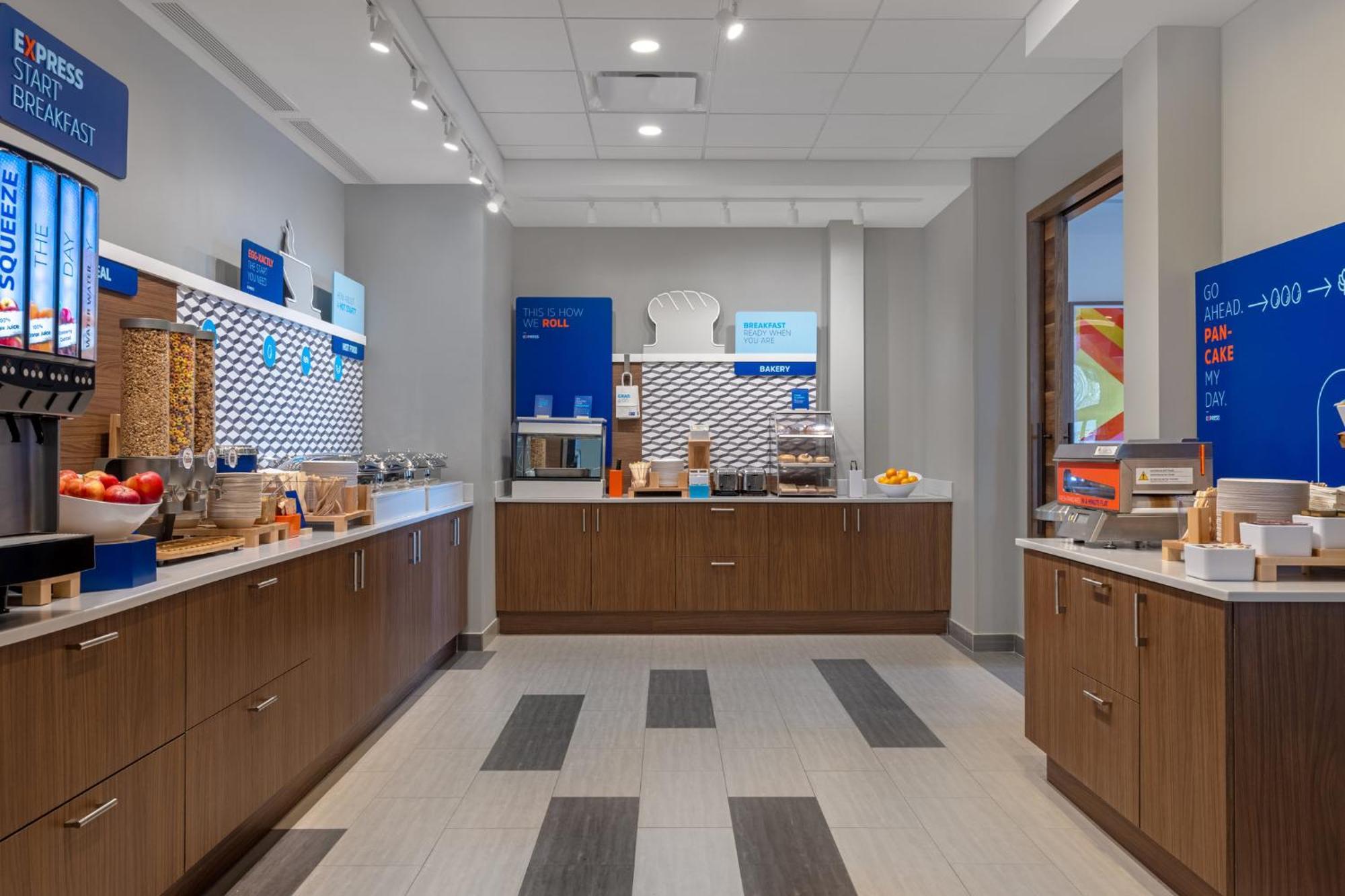 Holiday Inn Express & Suites St Thomas セントトーマス エクステリア 写真
