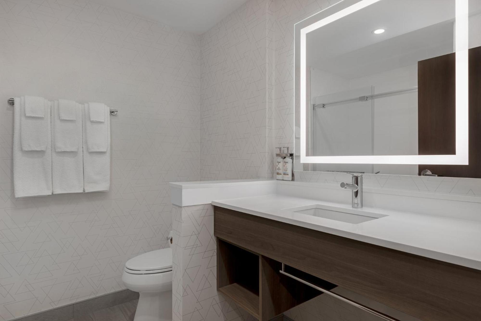 Holiday Inn Express & Suites St Thomas セントトーマス エクステリア 写真