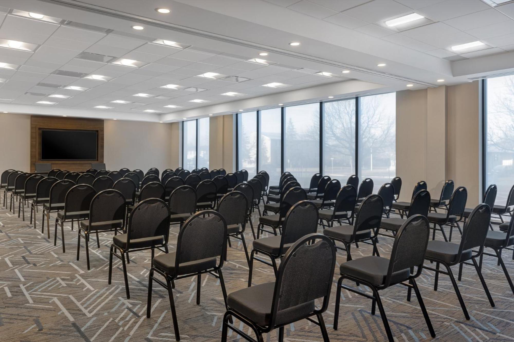 Holiday Inn Express & Suites St Thomas セントトーマス エクステリア 写真