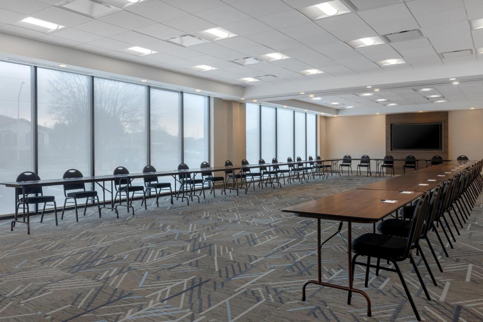 Holiday Inn Express & Suites St Thomas セントトーマス エクステリア 写真