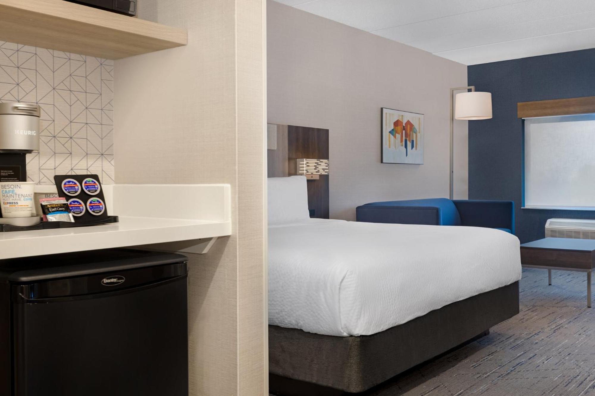 Holiday Inn Express & Suites St Thomas セントトーマス エクステリア 写真